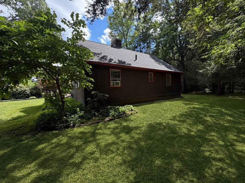26 Oak Hill Road Greenfield, MA 01301 - Photo 5 of 30