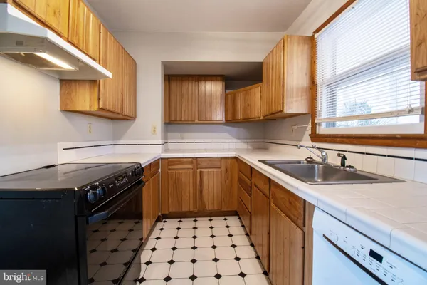 $1,800 | 7527 C Street, Chesapeake Beach, MD 20732