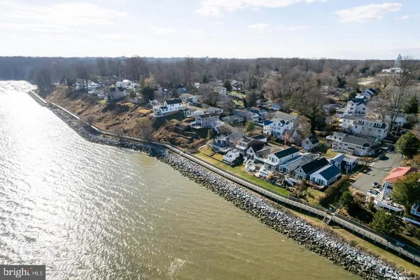 $1,800 | 7527 C Street, Chesapeake Beach, MD 20732