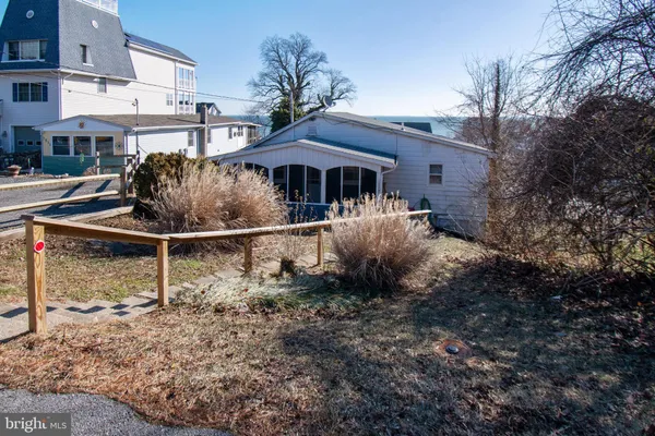 $1,800 | 7527 C Street, Chesapeake Beach, MD 20732