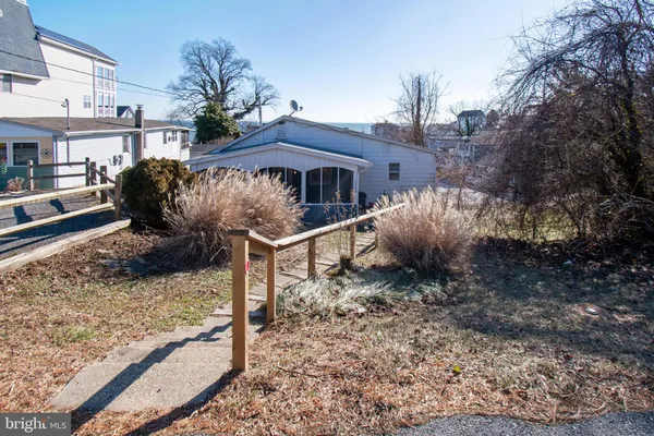 $1,800 | 7527 C Street, Chesapeake Beach, MD 20732