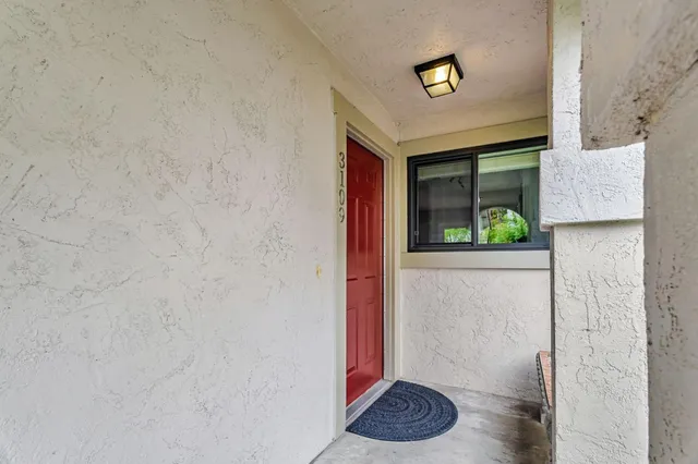 a view of entryway with front door