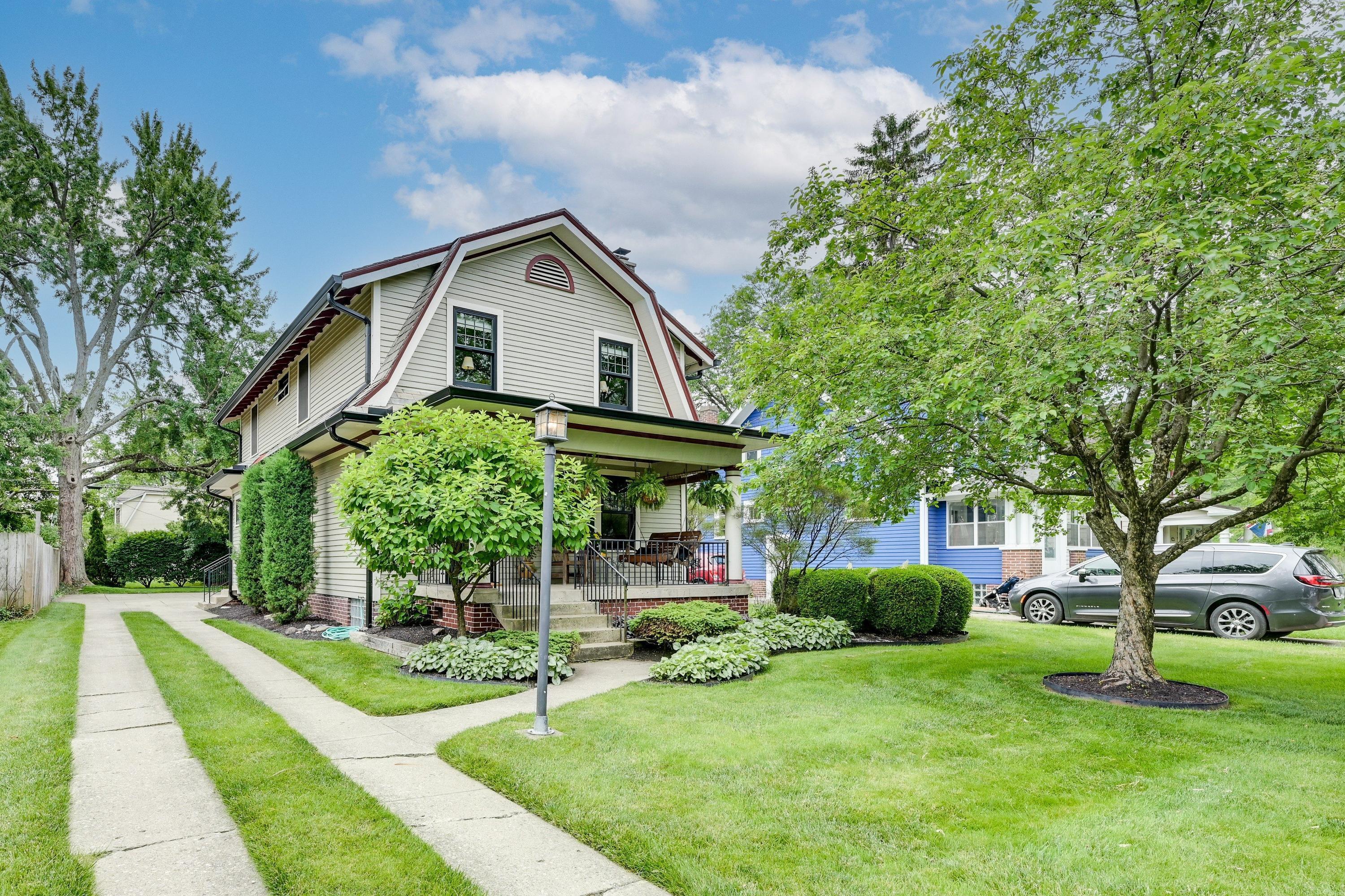427 East Dunedin Road Columbus, OH 43214 - Photo 2 of 45