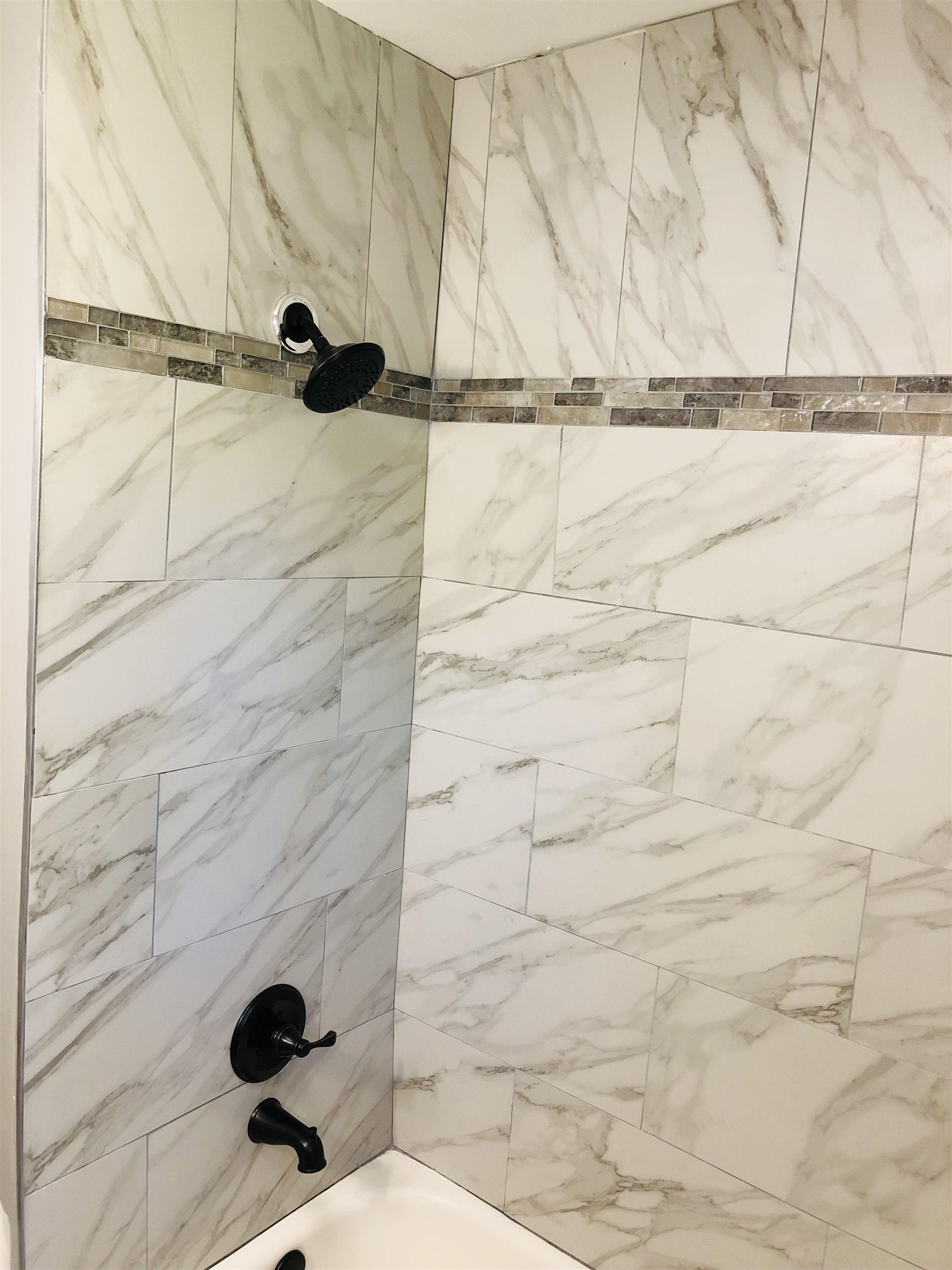 846 McClure Road Memphis, TN 38116 - Photo 10 of 16 a bathroom with a shower