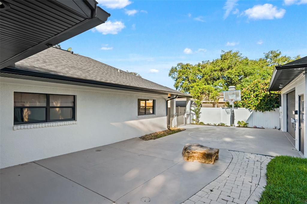 2521 Lake Ellen Drive Tampa, FL 33618 - Photo 46 of 54