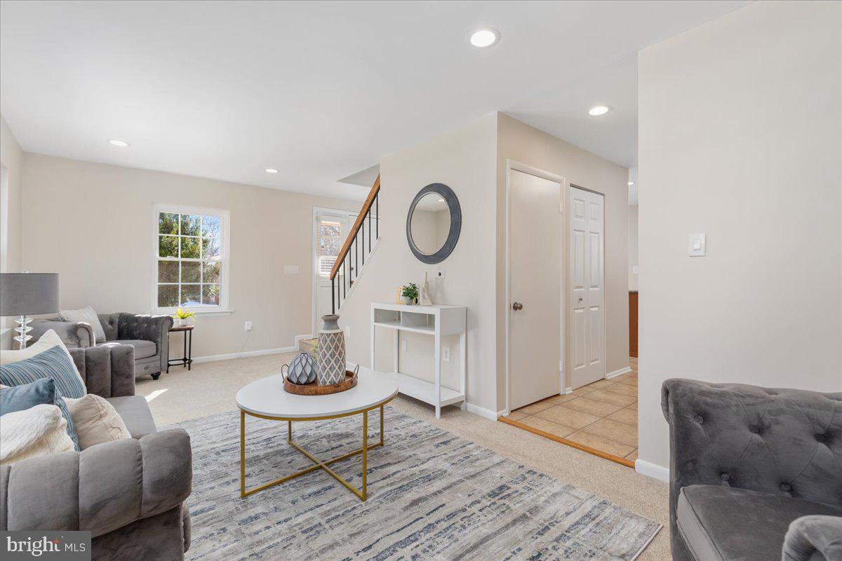 2242 Gunsmith Square Reston, VA 20191 - Photo 9 of 66 Living Room | Main Level