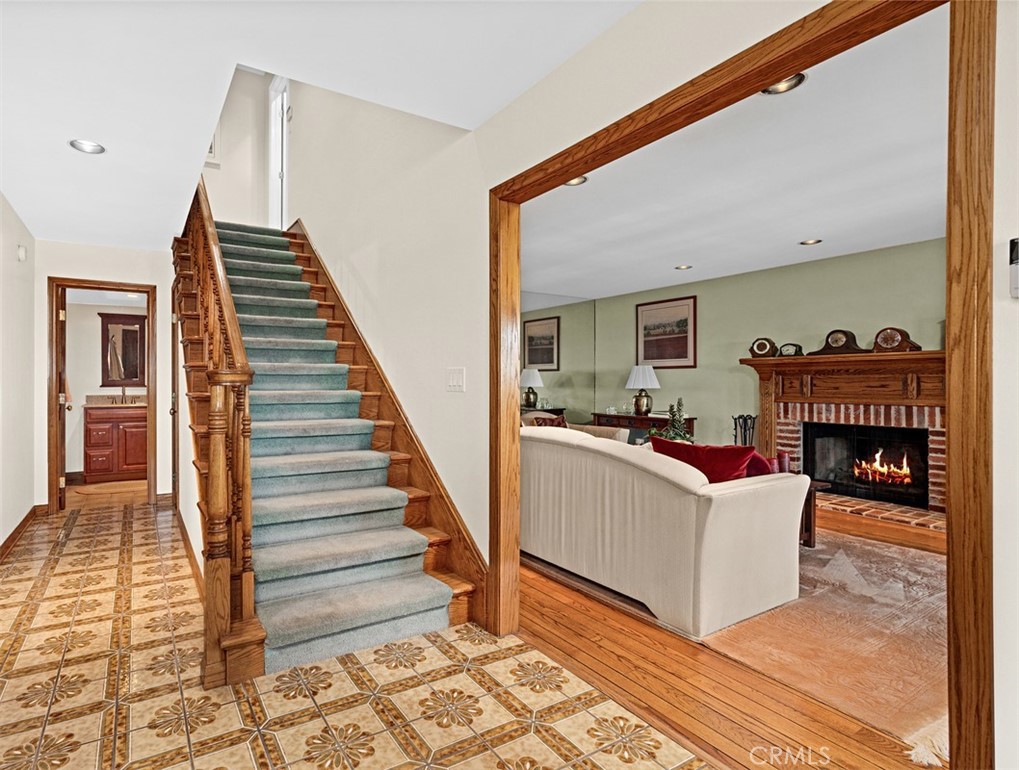 1746 Rudell Road Burbank, CA 91501 - Photo 8 of 34 Gallery Image 8