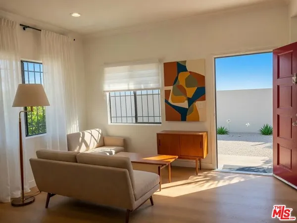$2,700 | 1445 North Mariposa Avenue, Los Angeles, CA 90027