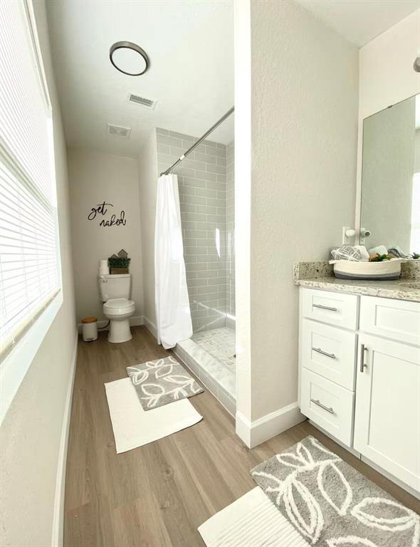 1065 North 10th Street Eagle Lake, FL 33839 - Photo 7 of 16 a view of a bathroom with a sink and a mirror