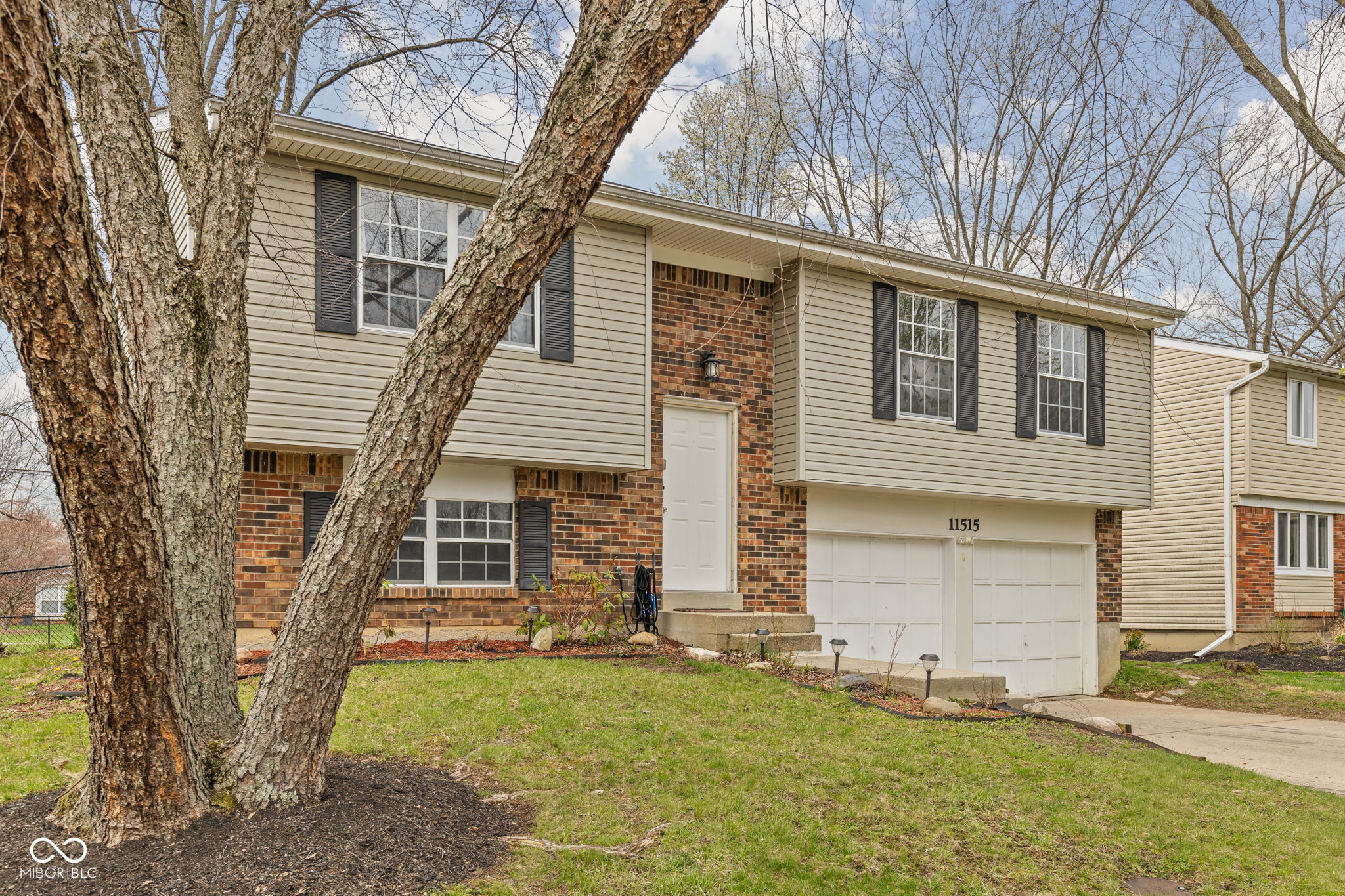 11515 Timberlake Lane Fishers, IN 46038 - Photo 2 of 25