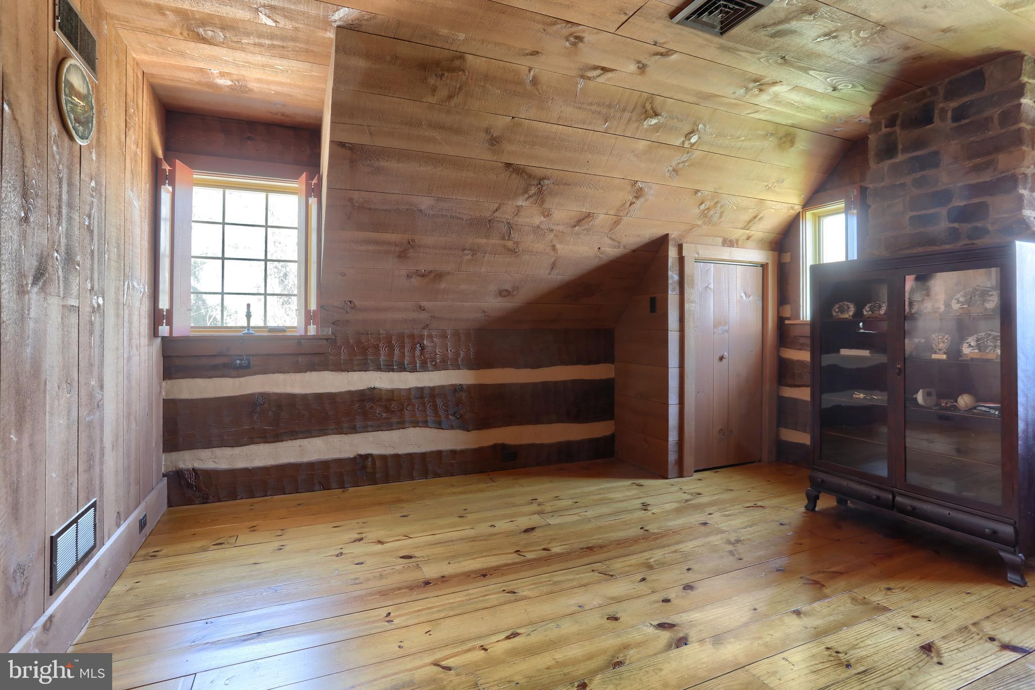 4428 Fairview Road Columbia, PA 17512 - Photo 14 of 30 3/4 pine logs with chinking in bedroom 4