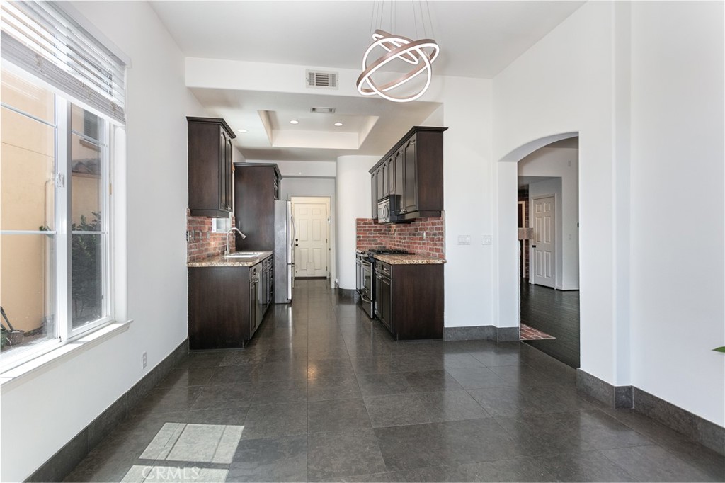 1175 Corte Riviera Camarillo, CA 93010 - Photo 14 of 33