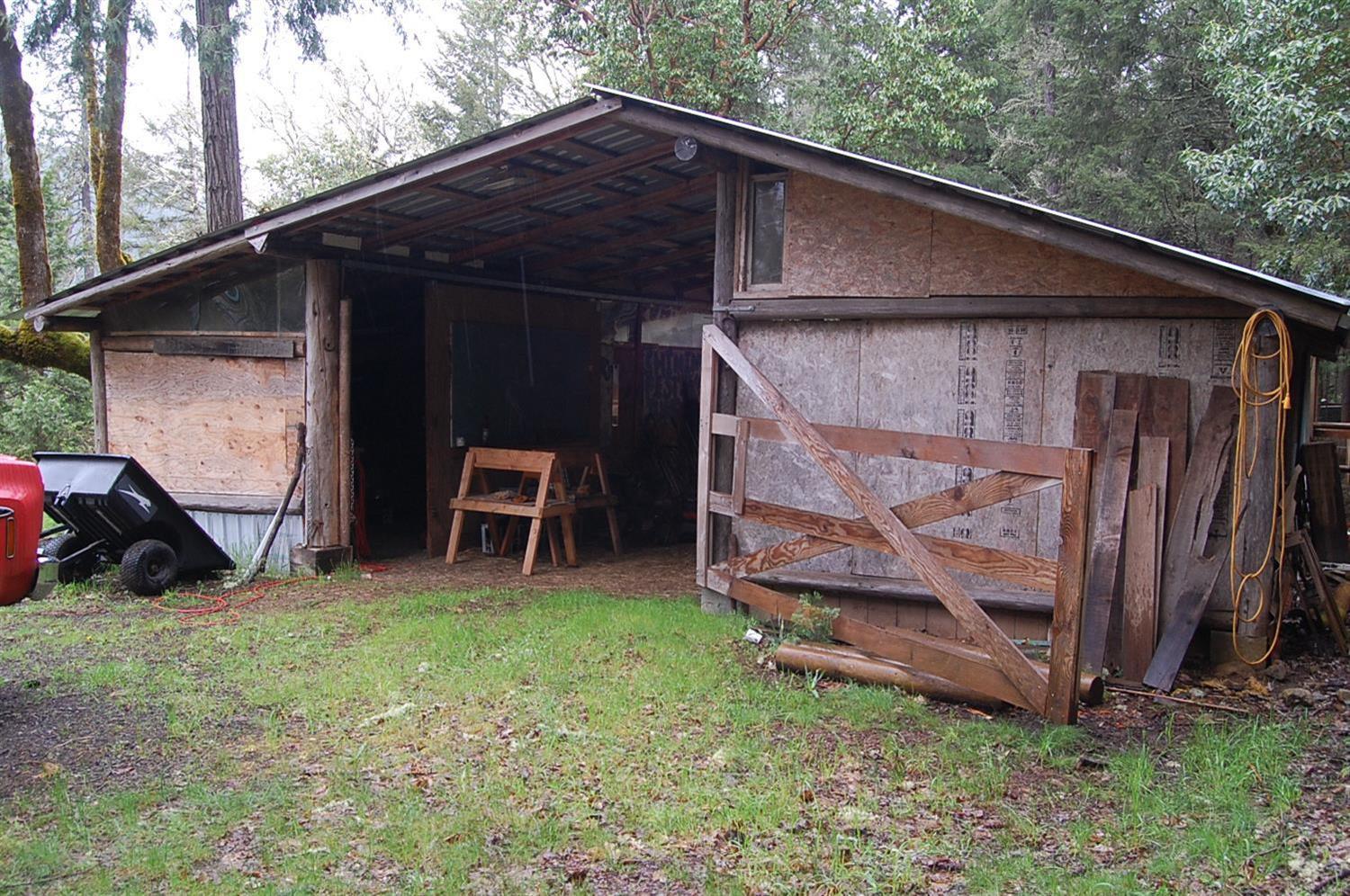 310 Page Creek Road Cave Junction, OR 97523 - Photo 21 of 31 Storage building