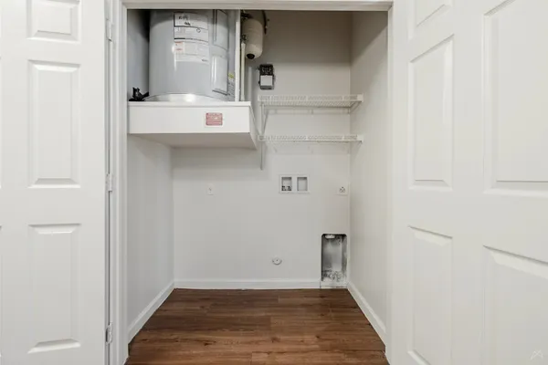 a view of utility room