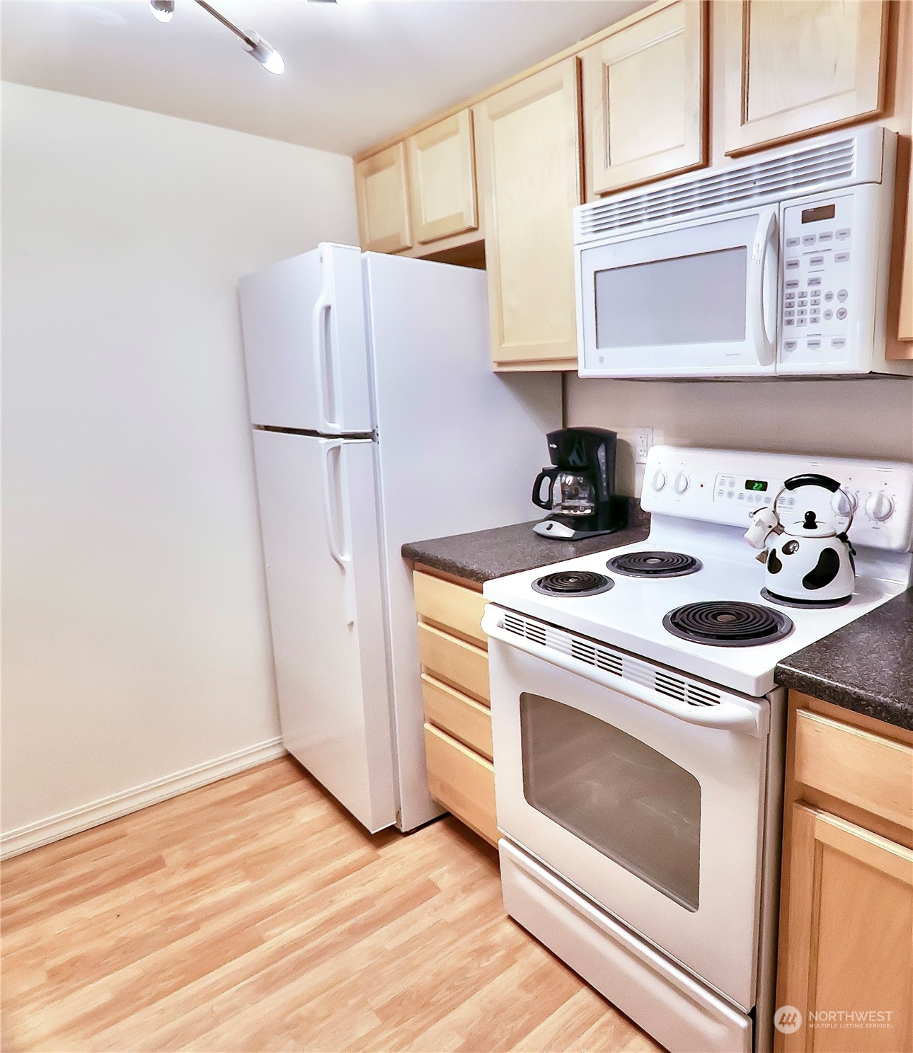 13013 East Gibson Road, Unit L121 Everett, WA 98204 - Photo 3 of 19 Gallery Image 3