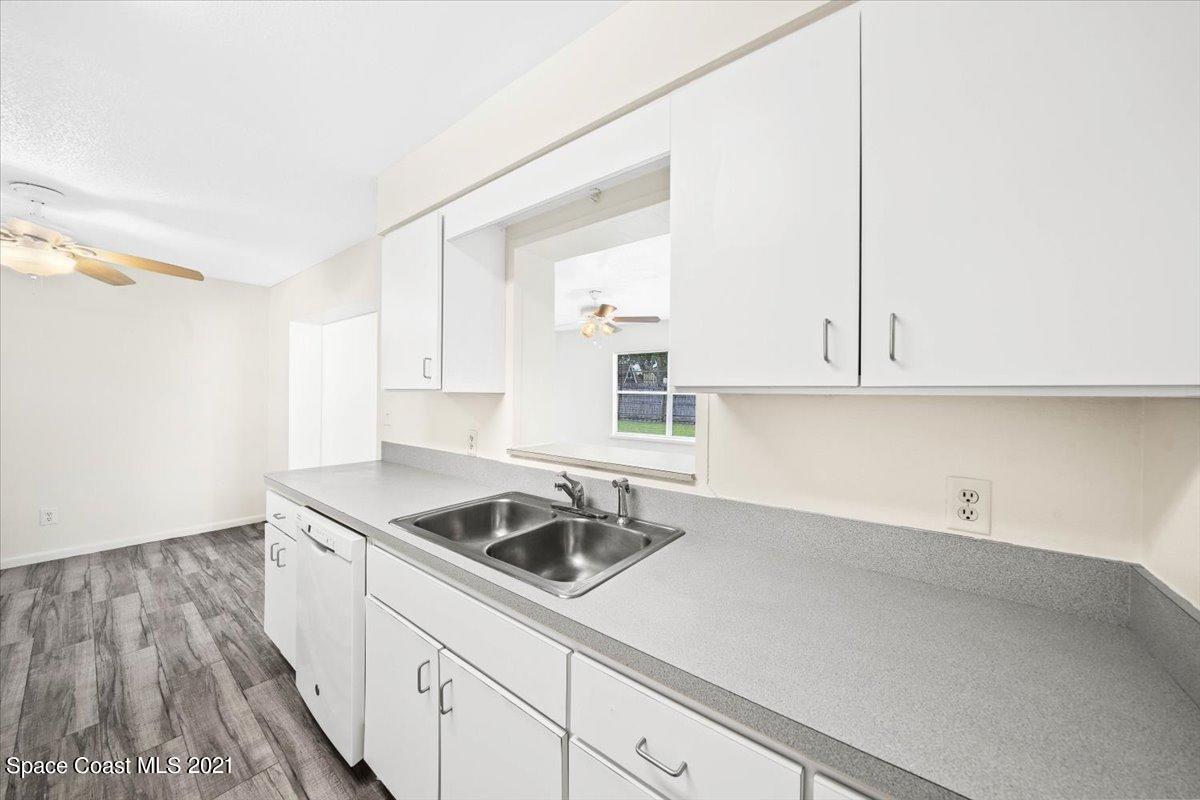 561 Parker Road Melbourne, FL 32904 - Photo 14 of 36 Kitchen