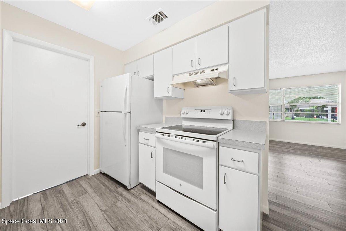 561 Parker Road Melbourne, FL 32904 - Photo 15 of 36 Kitchen