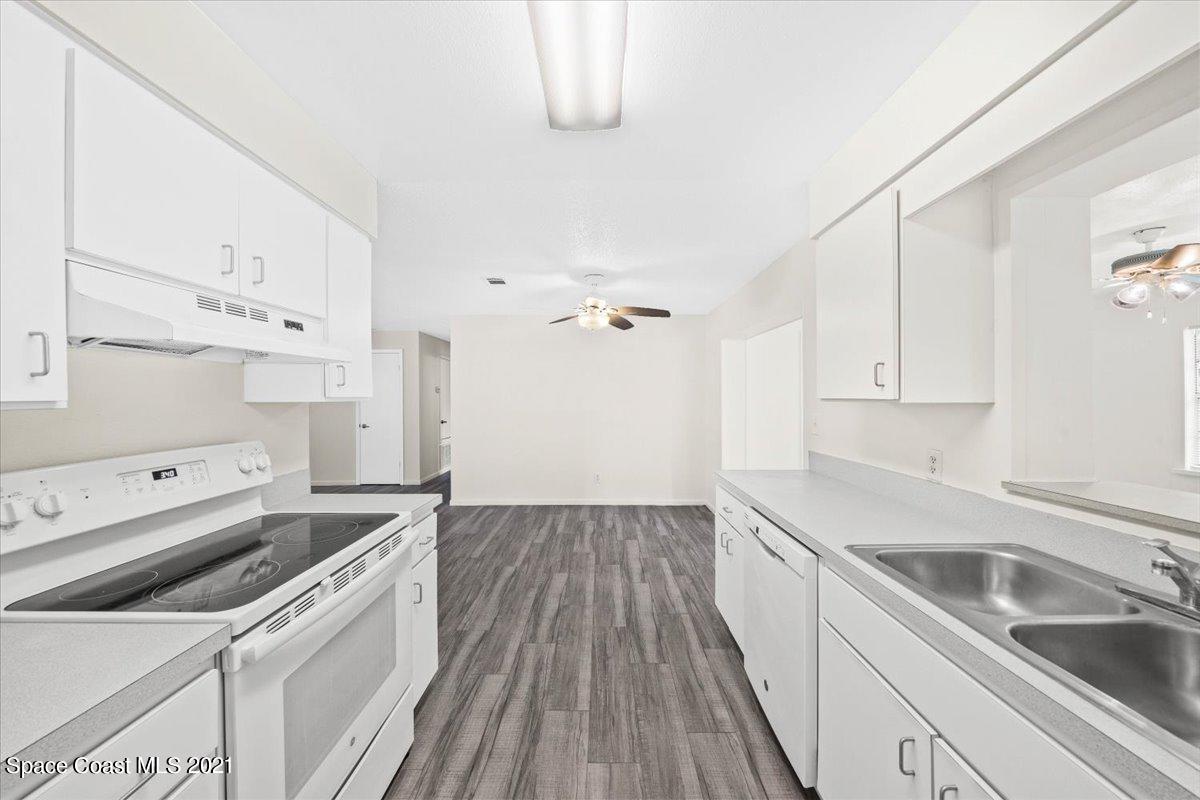 561 Parker Road Melbourne, FL 32904 - Photo 16 of 36 Kitchen