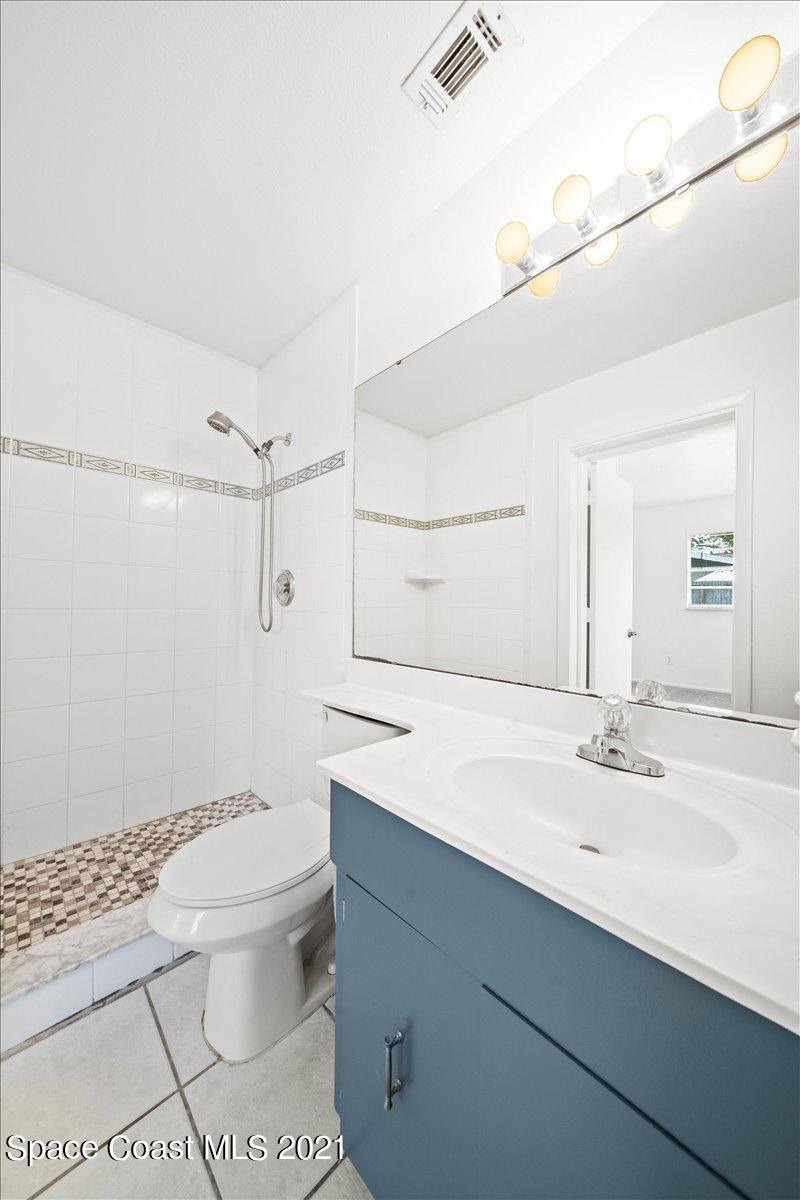 561 Parker Road Melbourne, FL 32904 - Photo 23 of 36 Master bath
