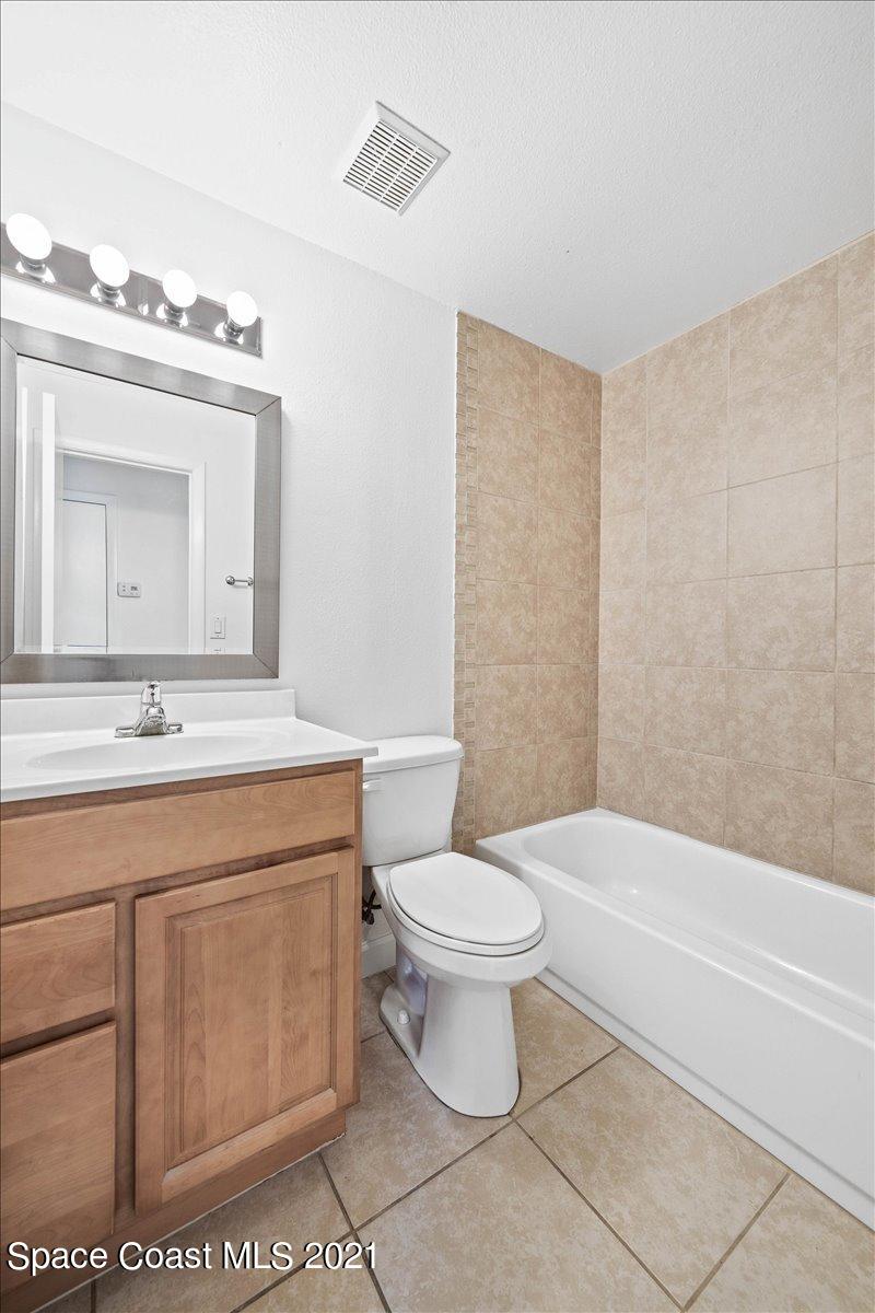 561 Parker Road Melbourne, FL 32904 - Photo 27 of 36 hall - guest bath