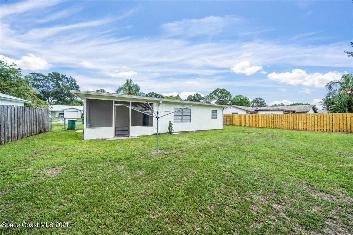 561 Parker Road Melbourne, FL 32904 - Photo 34 of 36 Large backyard