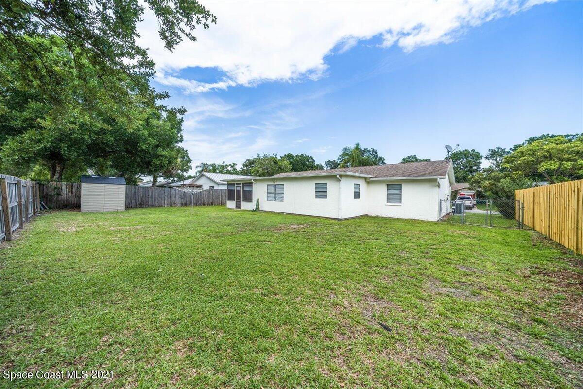 561 Parker Road Melbourne, FL 32904 - Photo 35 of 36 Large backyard