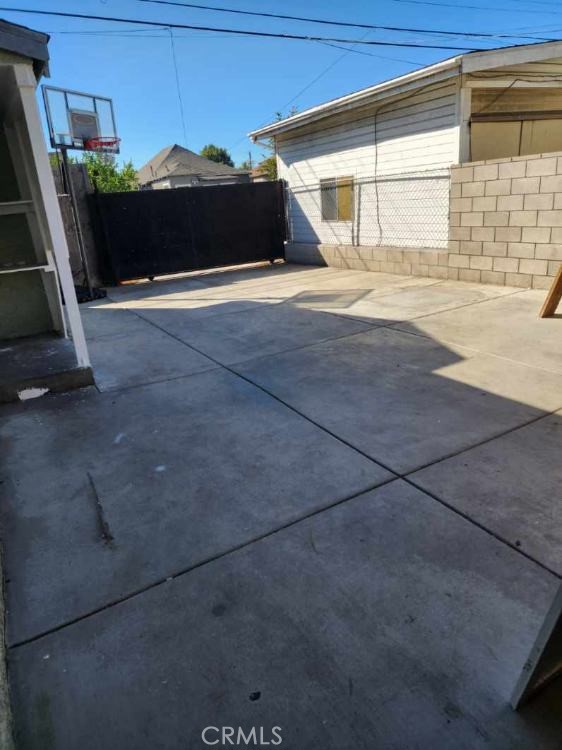 1201 Elizabeth Street Barstow, CA 92311 - Photo 4 of 19 a view of outdoor space and kitchen