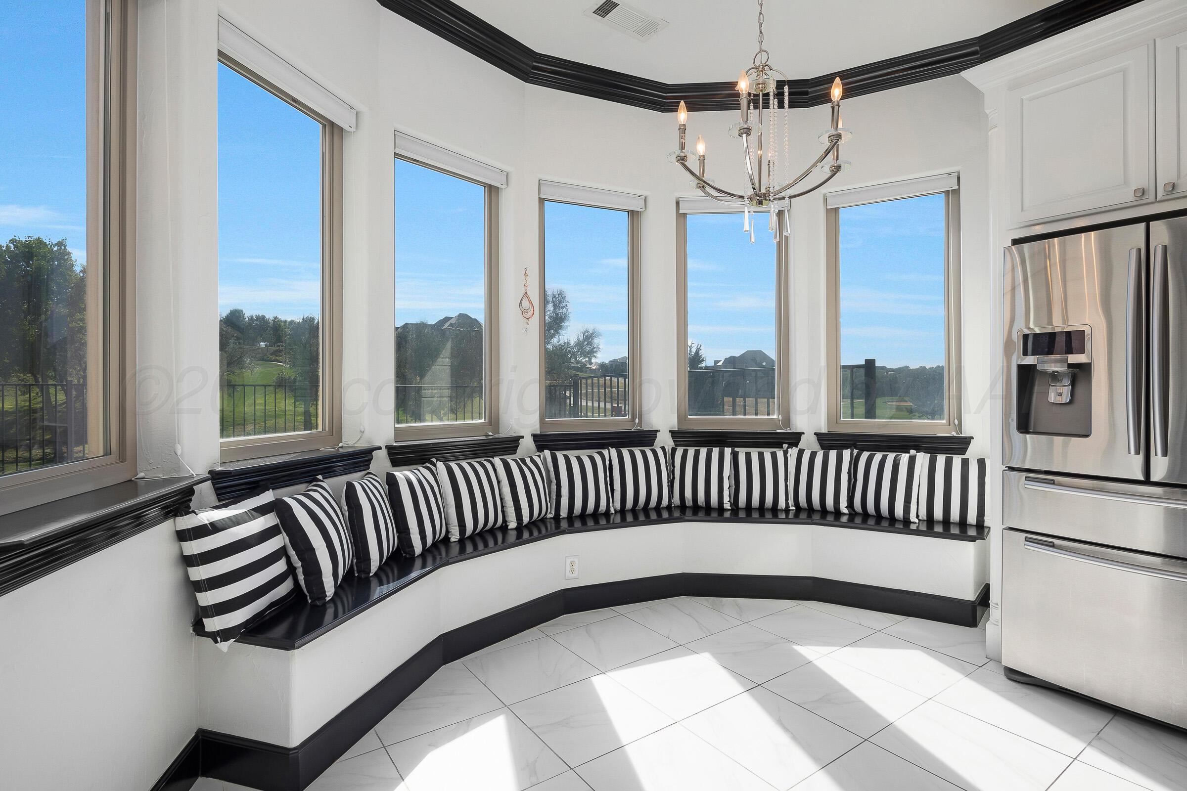 6 Merion Place Amarillo, TX 79124 - Photo 19 of 46 a view of entryway and balcony with furniture