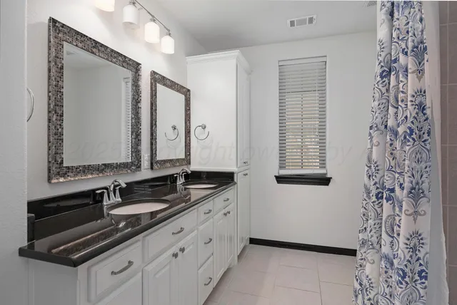 a view of entryway with a front door