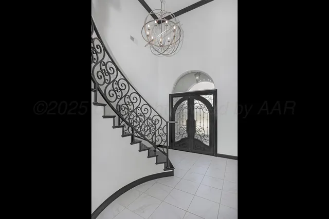 a view of entryway with a front door