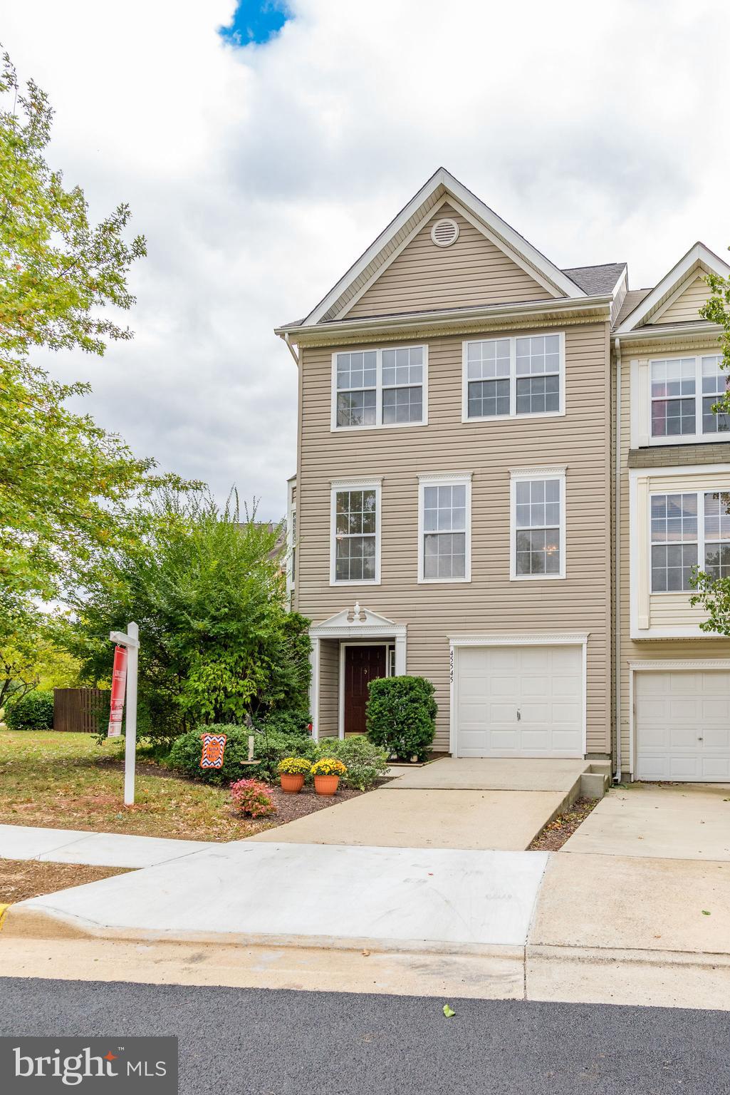 45545 Clear Spring Terrace Sterling, VA 20165 - Photo 2 of 43