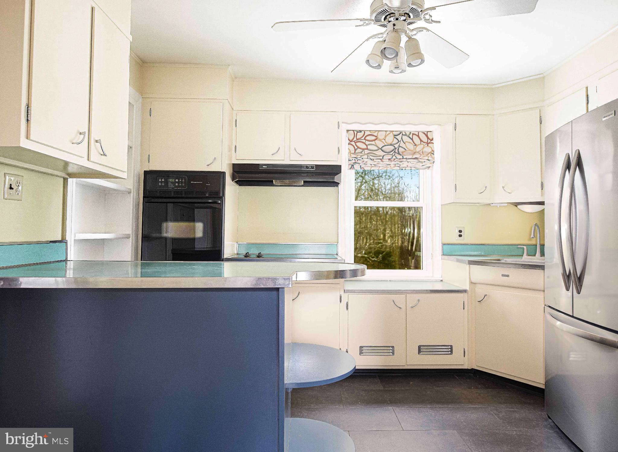 518 Paradise Road Aberdeen, MD 21001 - Photo 12 of 37 Bright and airy kitchen with modern touches.