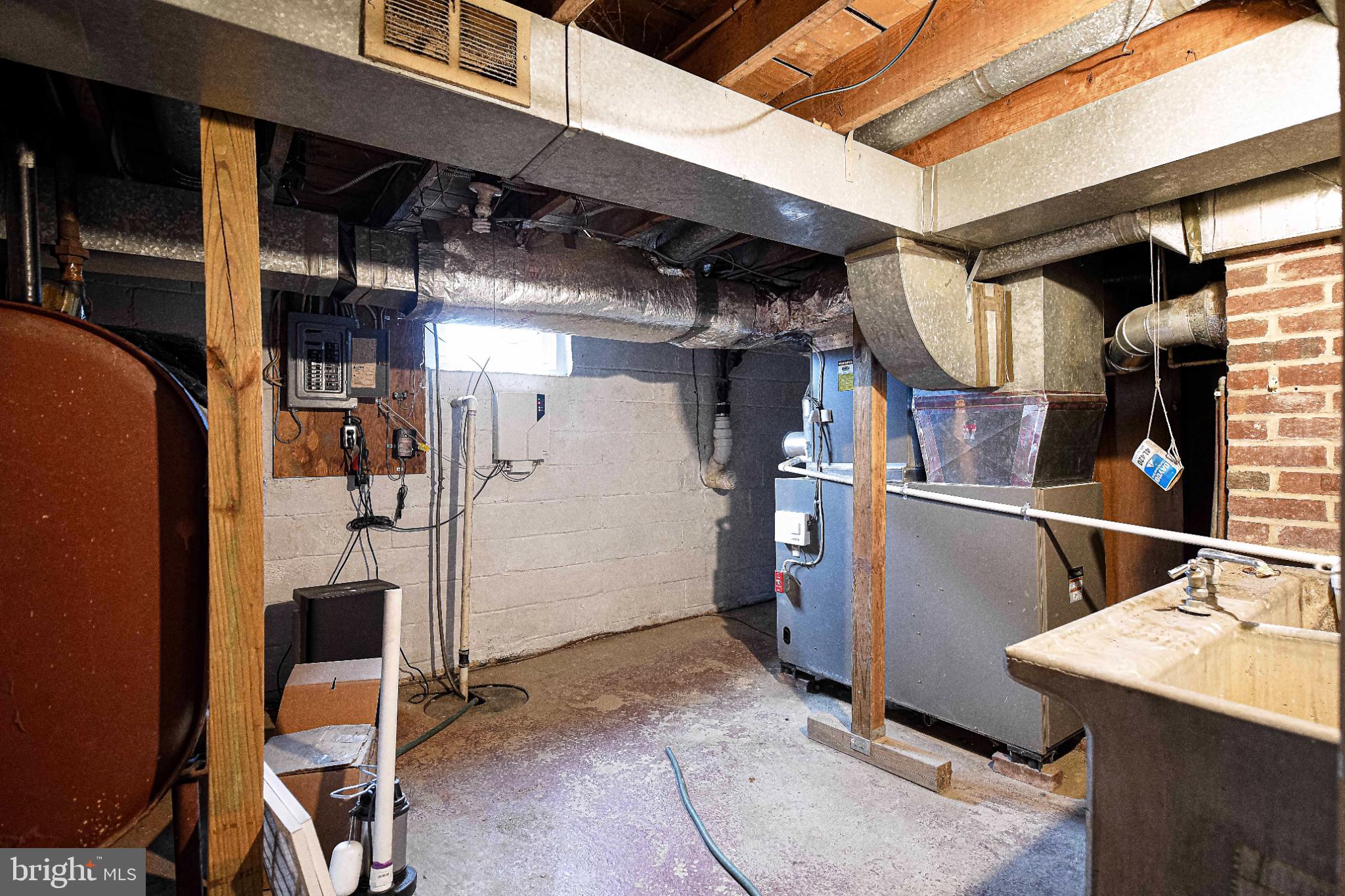 518 Paradise Road Aberdeen, MD 21001 - Photo 24 of 37 Spacious basement with utility features.