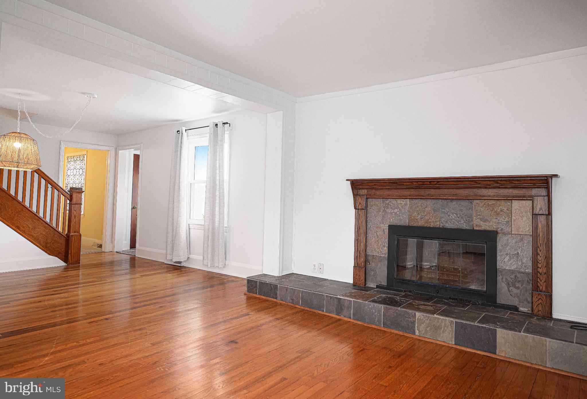 518 Paradise Road Aberdeen, MD 21001 - Photo 4 of 37 Inviting space with classic charm and warmth.