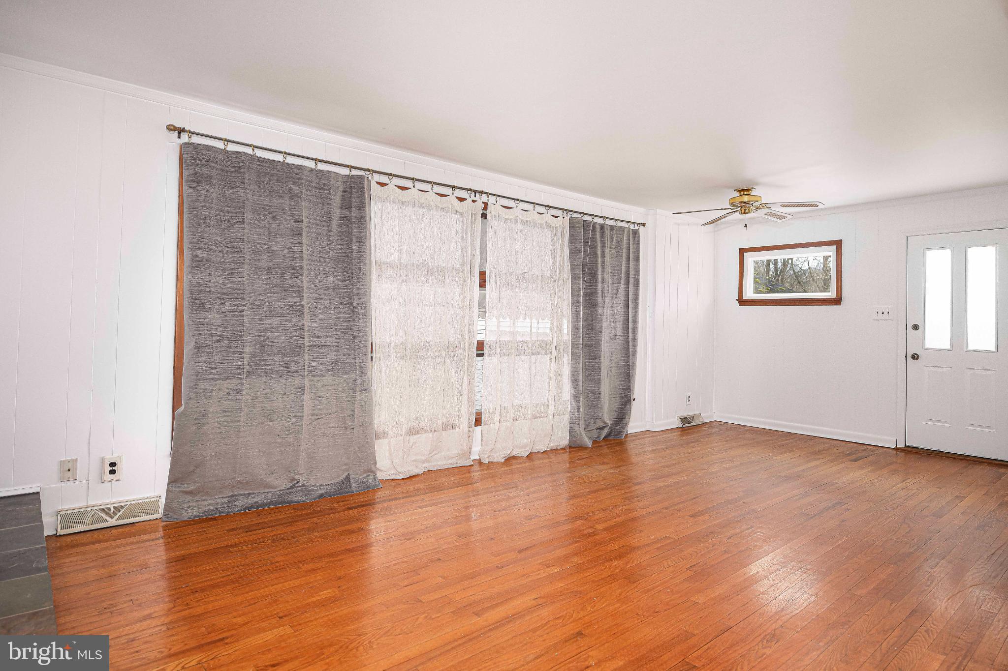 518 Paradise Road Aberdeen, MD 21001 - Photo 7 of 37 Bright and airy space with natural light.