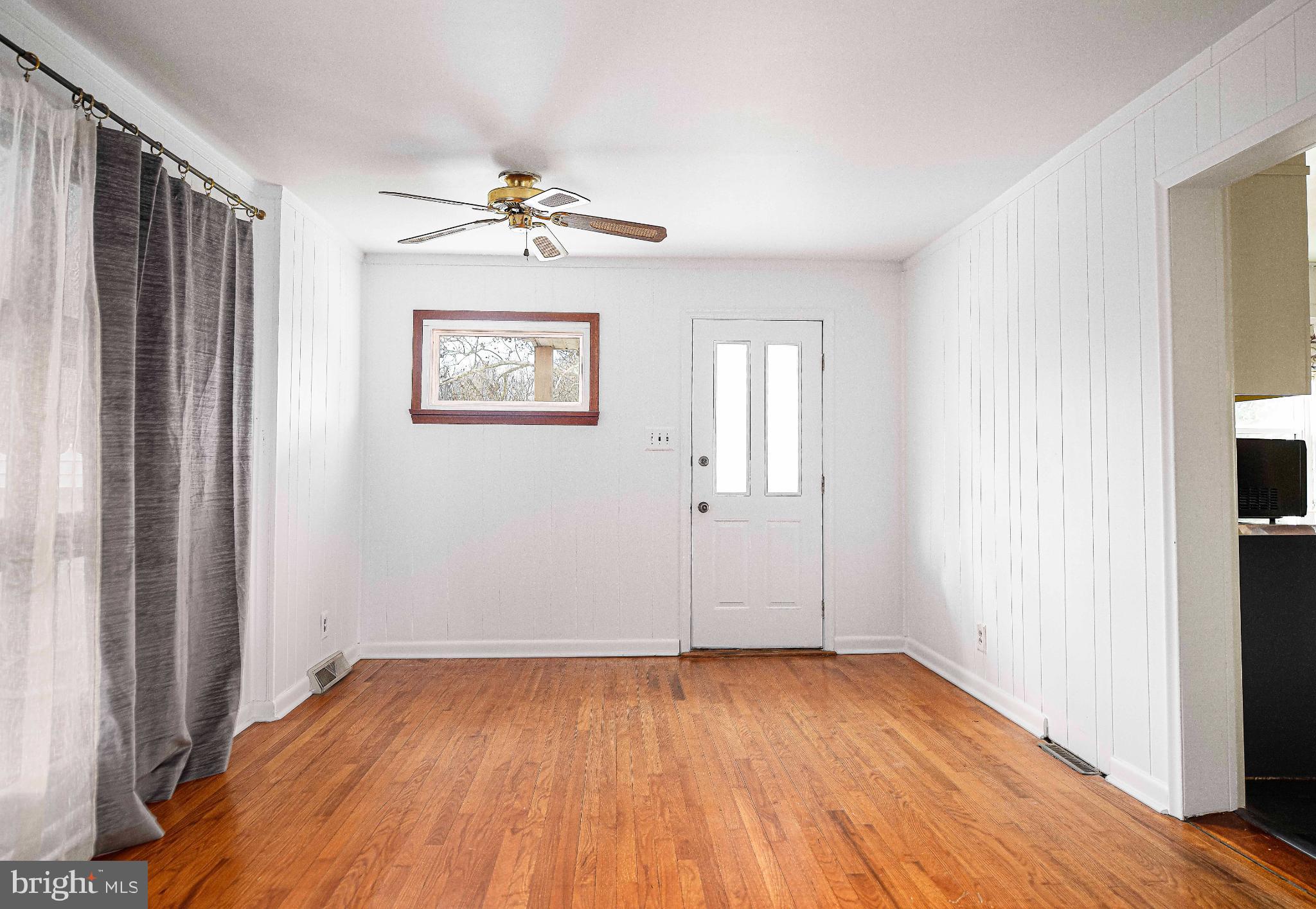 518 Paradise Road Aberdeen, MD 21001 - Photo 8 of 37 Bright and airy entryway with wooden floors.