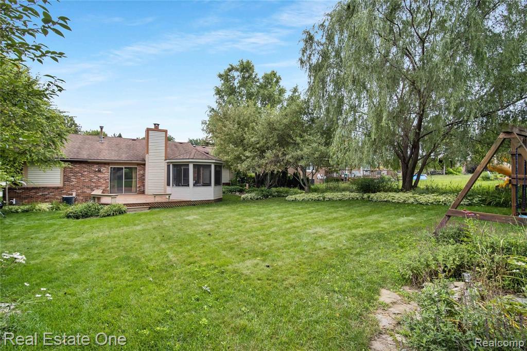 2272 Cumberland Road Rochester Hills, MI 48307 - Photo 19 of 24