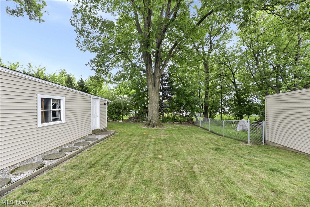 1356 Gordon Road Lyndhurst, OH 44124 - Photo 8 of 28