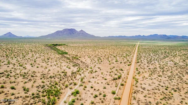 a view of a sky from a yard