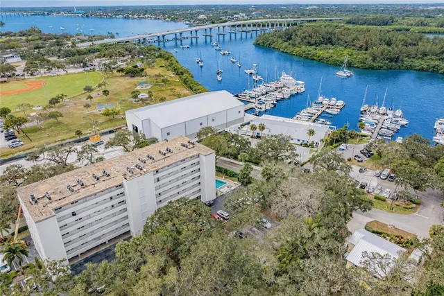 $3,950 | 275 Date Palm Road, Unit 401, Vero Beach, FL 32963