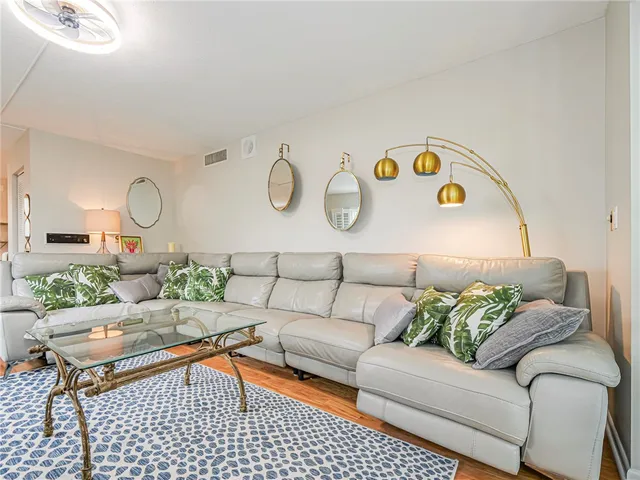 $3,950 | 275 Date Palm Road, Unit 401, Vero Beach, FL 32963