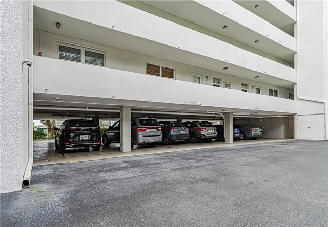 $3,950 | 275 Date Palm Road, Unit 401, Vero Beach, FL 32963