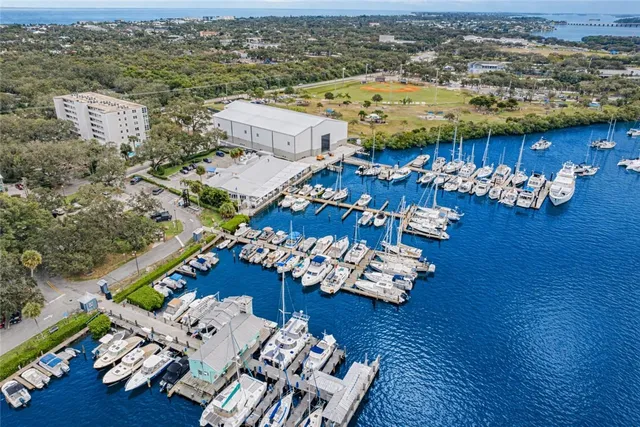 $3,950 | 275 Date Palm Road, Unit 401, Vero Beach, FL 32963