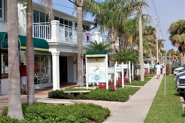 $3,950 | 275 Date Palm Road, Unit 401, Vero Beach, FL 32963