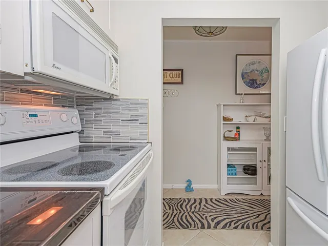 $3,950 | 275 Date Palm Road, Unit 401, Vero Beach, FL 32963