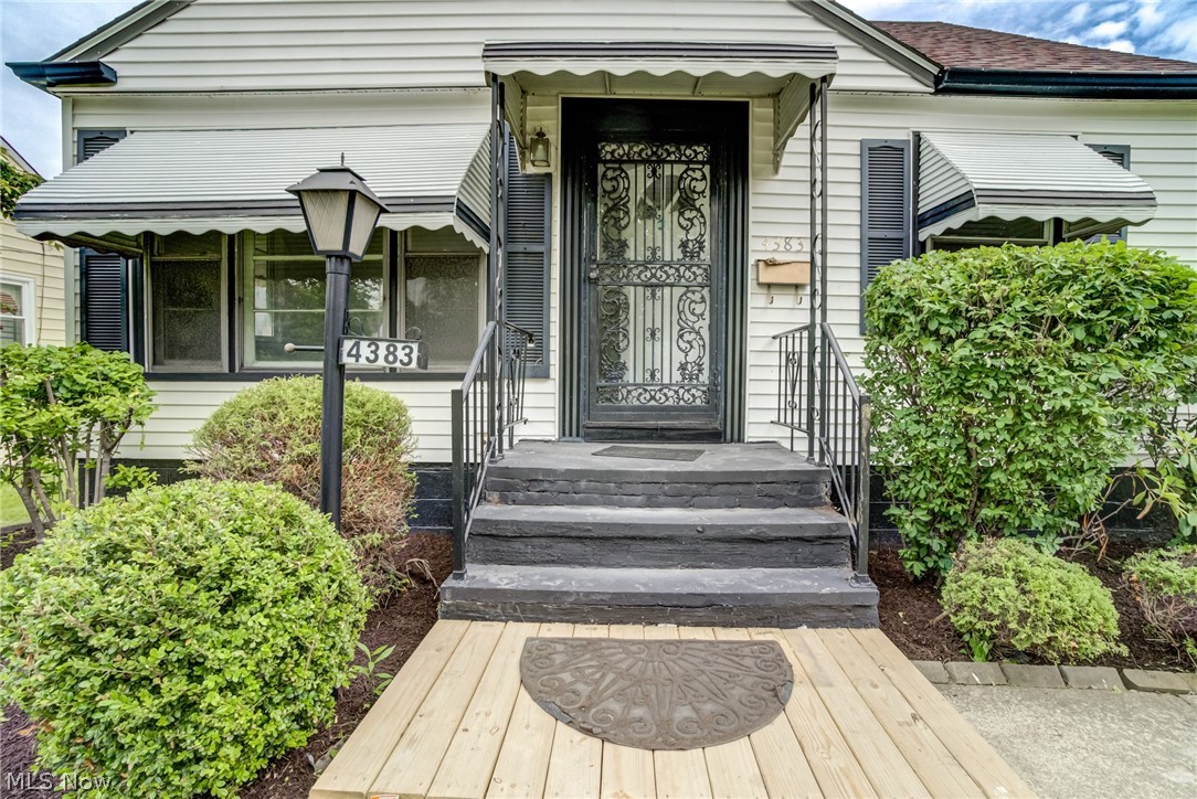 4383 Wyatt Road Cleveland, OH 44128 - Photo 33 of 33 Exterior entry
