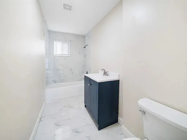 $2,400 | 229 Lincoln Street, Unit 1, Worcester, MA 01605