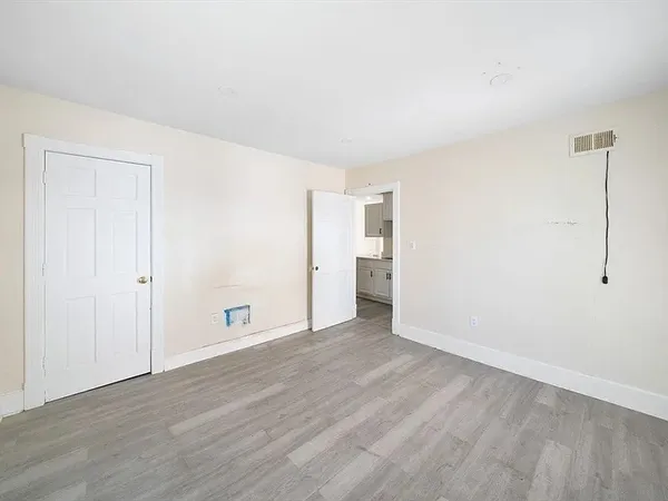 $2,400 | 229 Lincoln Street, Unit 1, Worcester, MA 01605