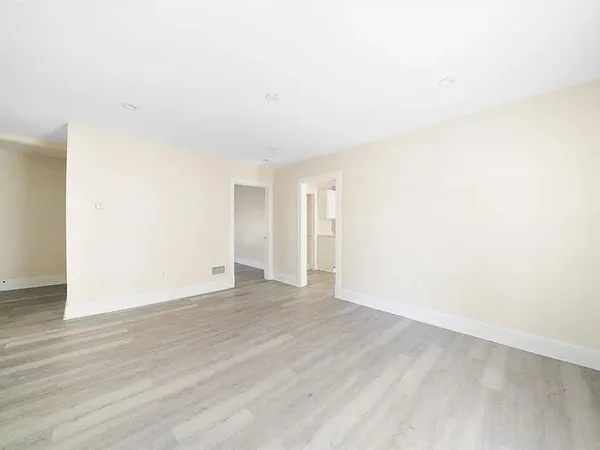 $2,400 | 229 Lincoln Street, Unit 1, Worcester, MA 01605