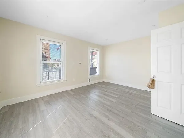 $2,400 | 229 Lincoln Street, Unit 1, Worcester, MA 01605